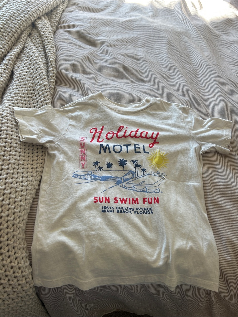 Holiday Motel Graphic Tee in Cream - Unbranded